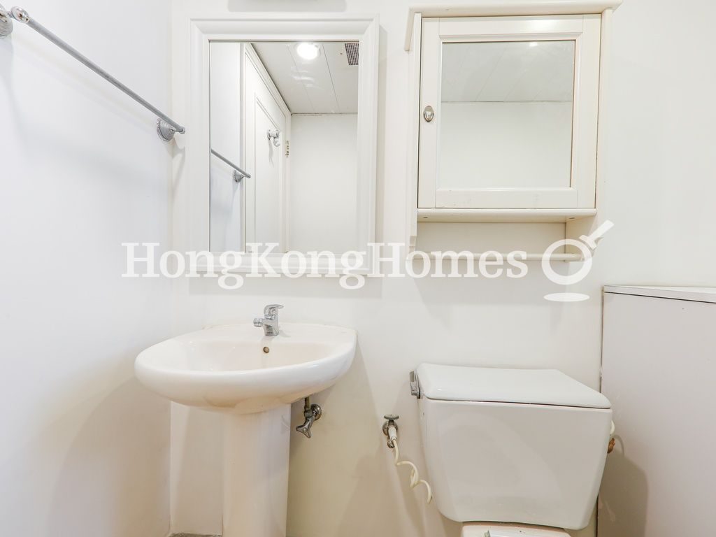 Guest Powder Room — Hong Kong Parkview - Tower 04, Repulse Bay