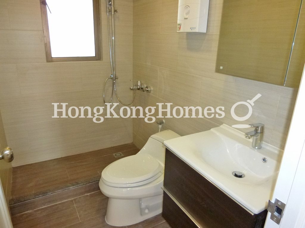 Guest Bathroom — Hong Kong Parkview - Tower 04, Repulse Bay