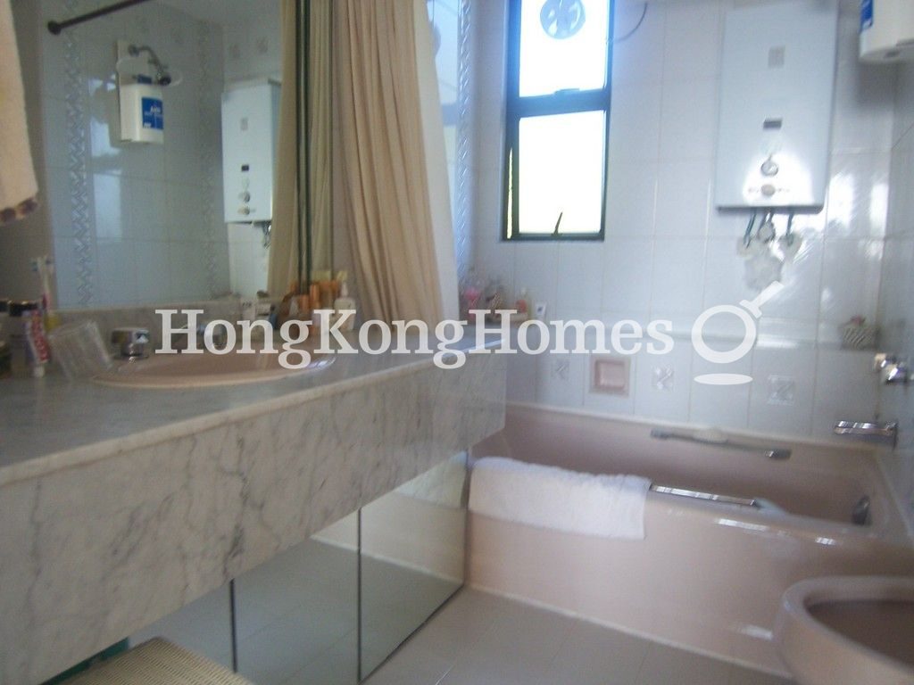 Master Bathroom — The Brentwood, Repulse Bay