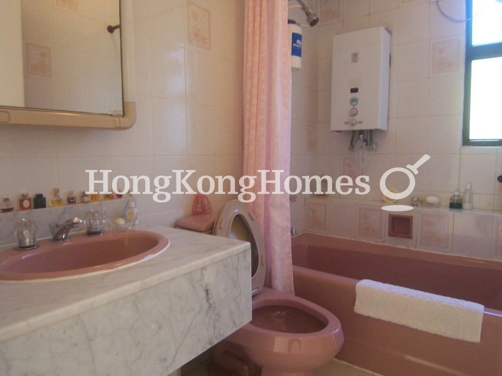 Guest Bathroom — The Brentwood, Repulse Bay