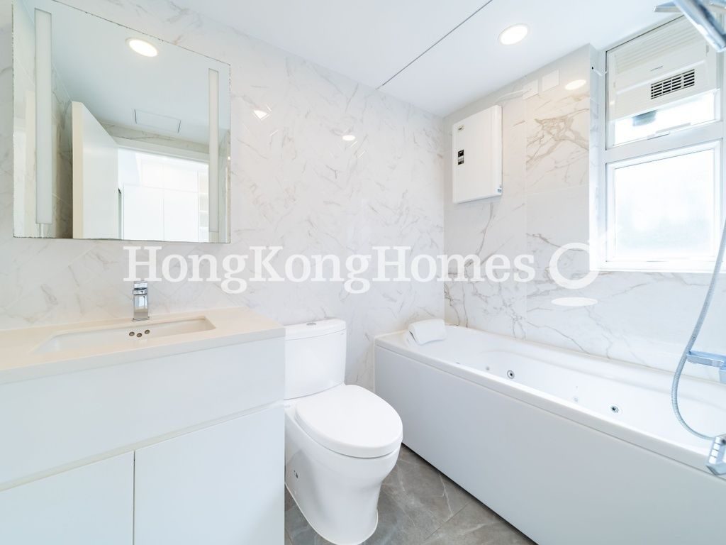Guest Bathroom — The Brentwood, Repulse Bay