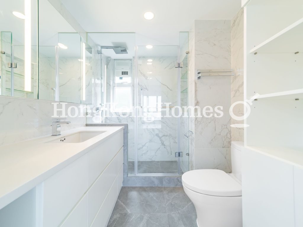 Master Bathroom — The Brentwood, Repulse Bay