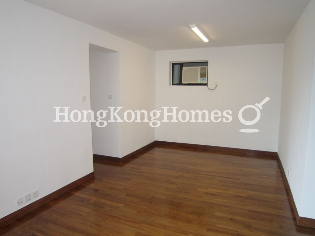 Living and Dining Room — Phase 5 - Greenvale Village - Greenburg Court, Discovery Bay