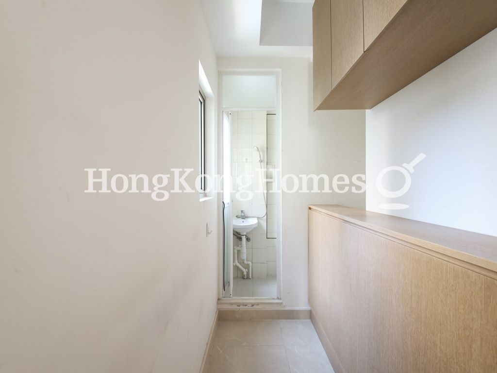 Maid's Room and Washroom — Cluny Park, Mid-levels West
