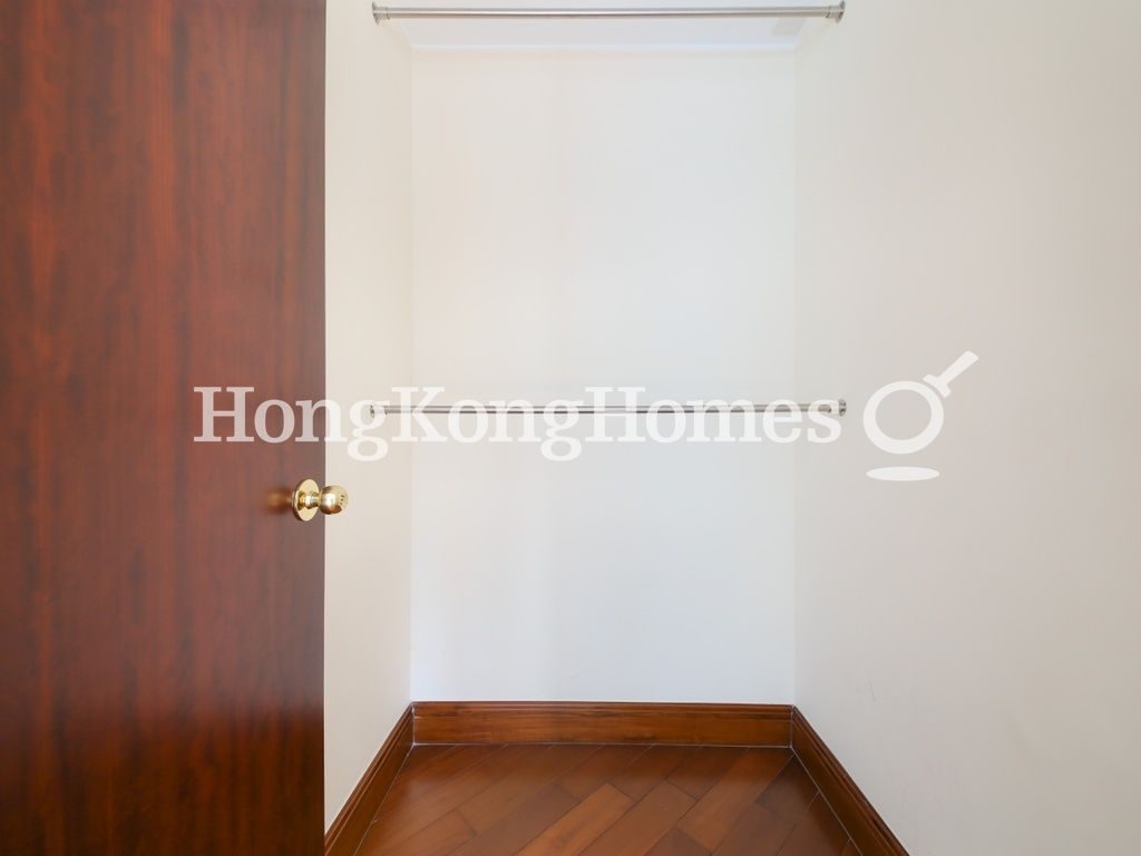 Walk-in Closet in Master Bedroom — Cluny Park, Mid-levels West