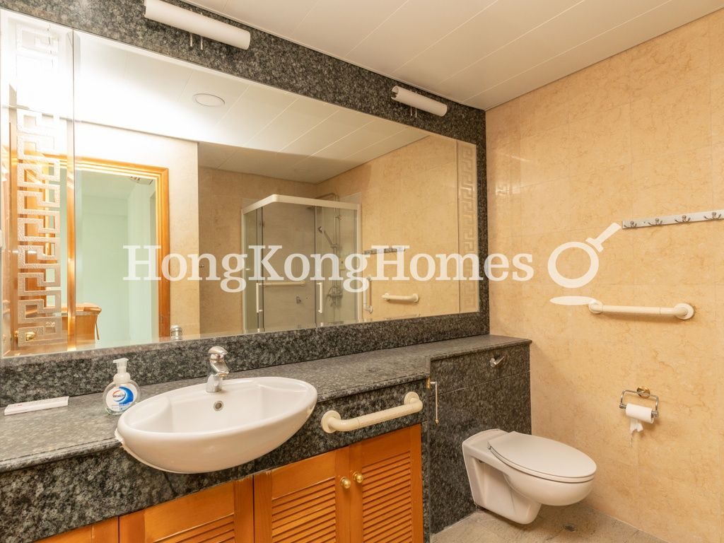 Master Bathroom — Scenic Lodge, Tai Hang