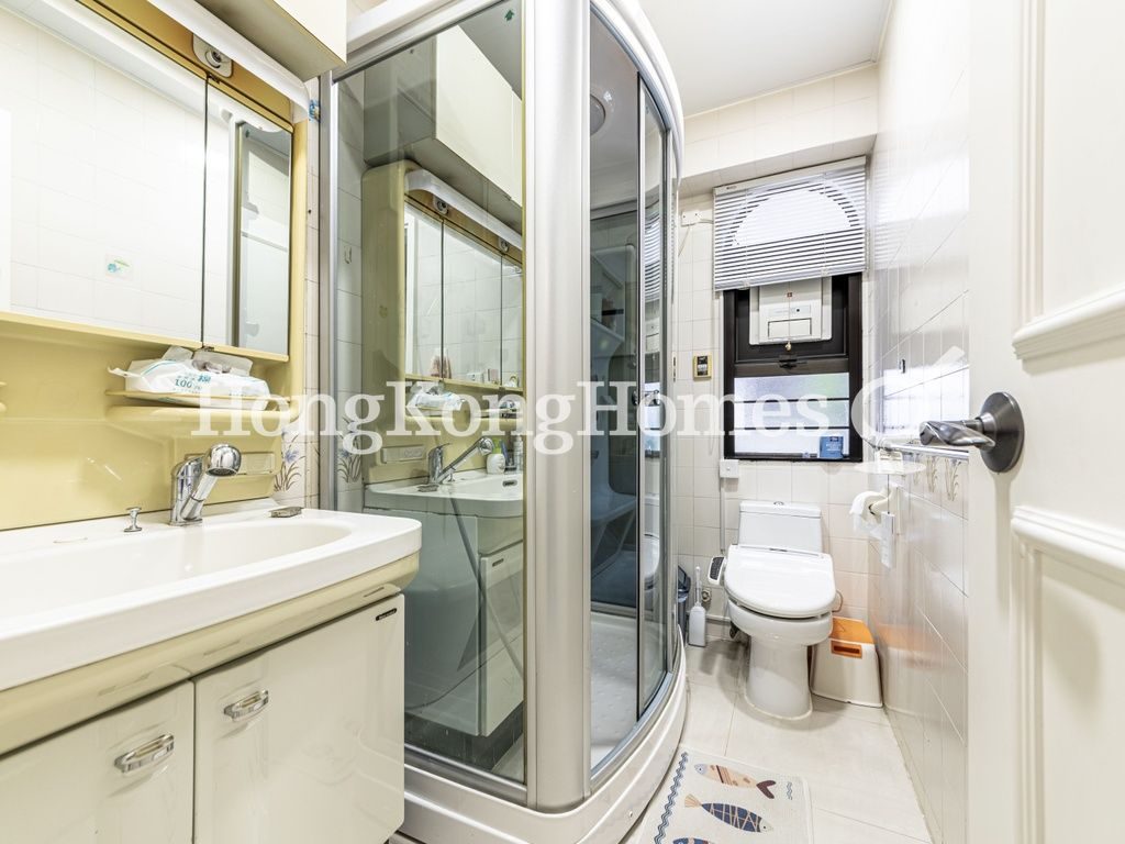 Guest Bathroom — Wah Fung Mansion, Tai Hang
