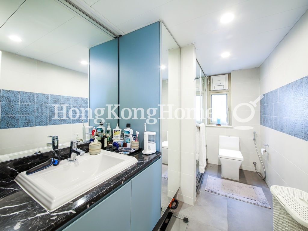 Guest Bathroom — Hong Kong Garden, Mid-levels West