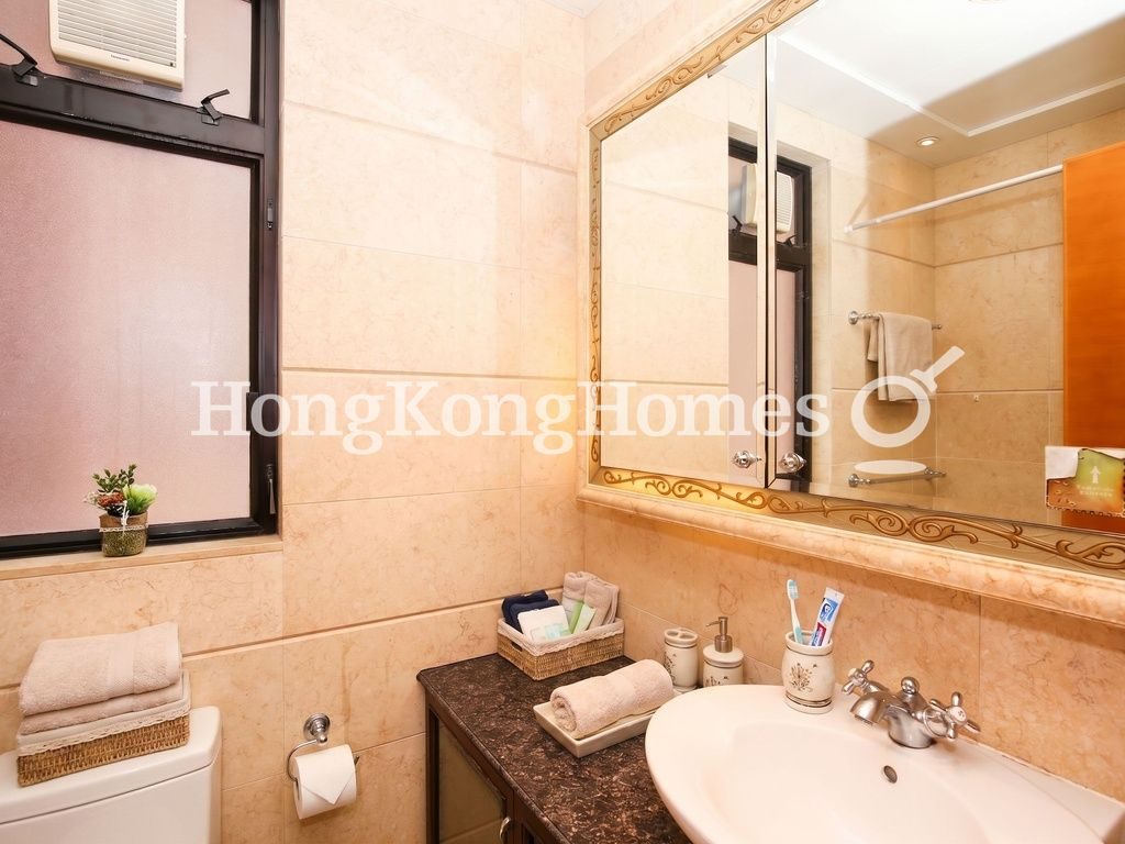 Master Bathroom — The Arch - Block 1 (Sky Tower), Tsim Sha Tsui