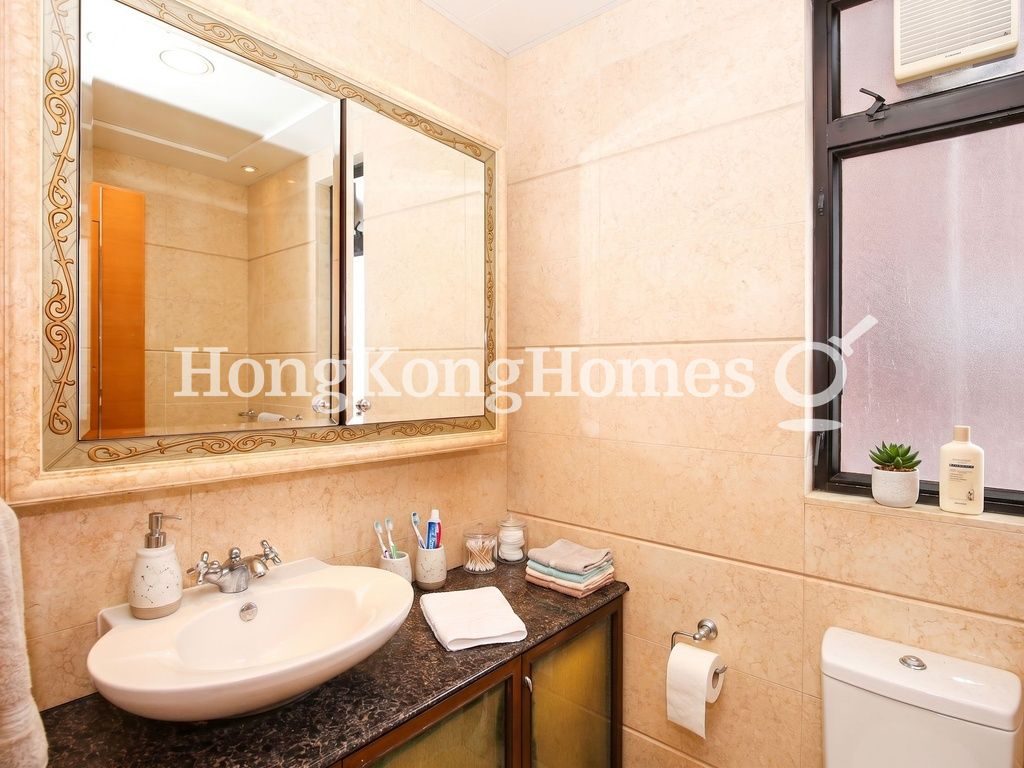 Guest Bathroom — The Arch - Block 1 (Sky Tower), Tsim Sha Tsui