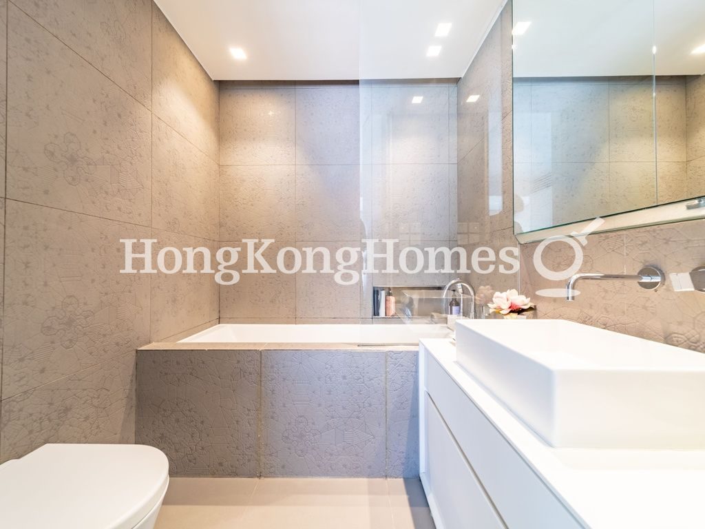 Master Bathroom — Cheerbond Court, Ho Man Tin / Waterloo Road