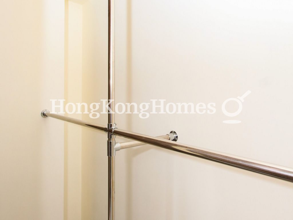 Walk-in Closet in Bedroom — Kiu Fat Building, Sai Ying Pun
