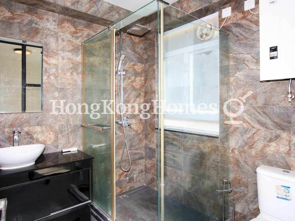 Ensuite Bathroom — Kiu Fat Building, Sai Ying Pun