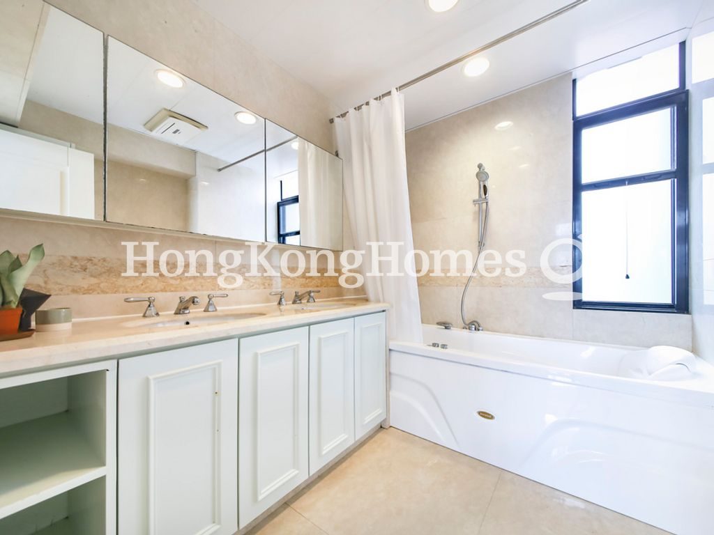 Master Bathroom — Repulse Bay Road, 37 - Block 01, Repulse Bay