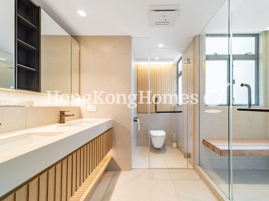 Master Bathroom — Stanford Villa - Block 01, Stanley