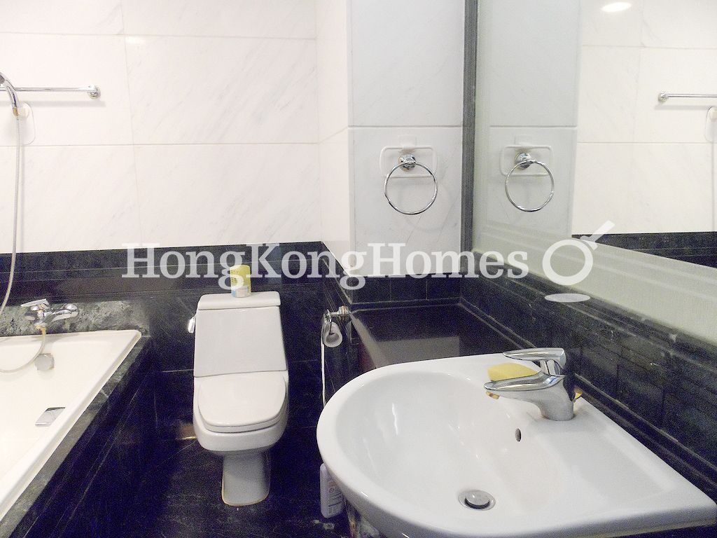 Master Bathroom — One Beacon Hill - Tower 16, Kowloon Tong