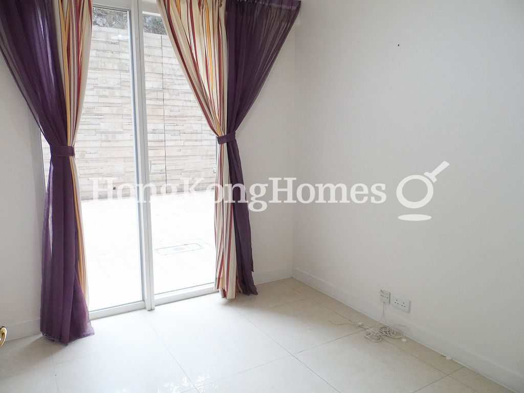 Third Bedroom — One Beacon Hill - Tower 16, Kowloon Tong