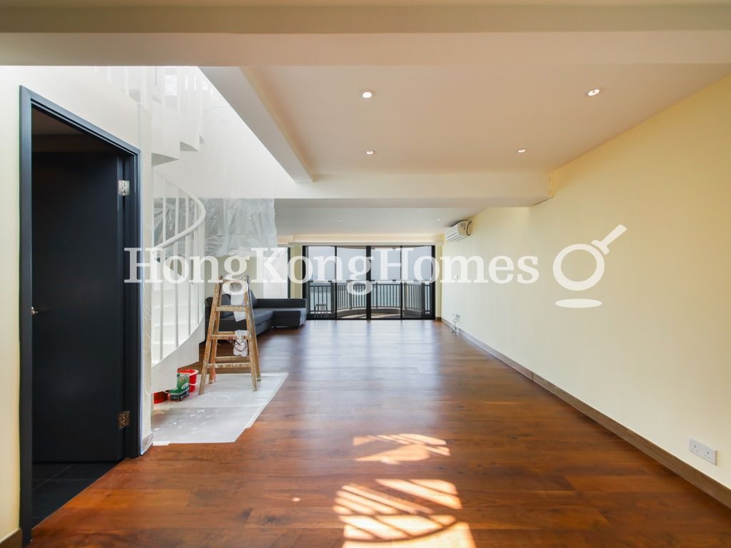 Living Room — Baguio Villa - Block 21, Pokfulam