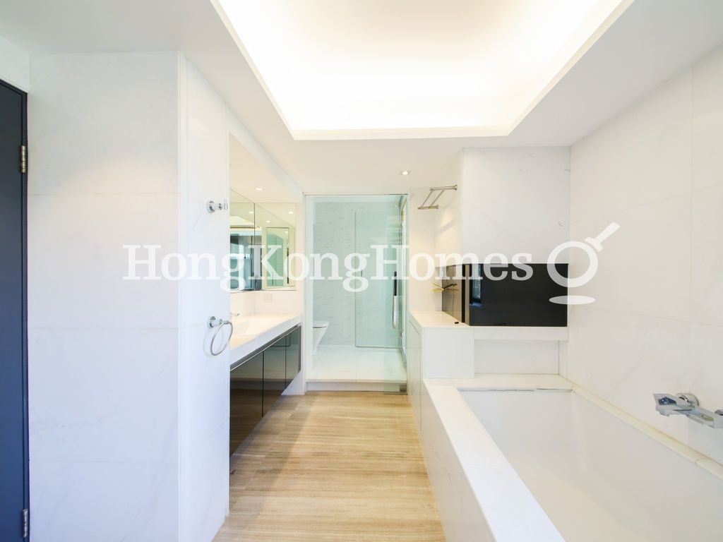 Master Bathroom — Baguio Villa - Block 21, Pokfulam