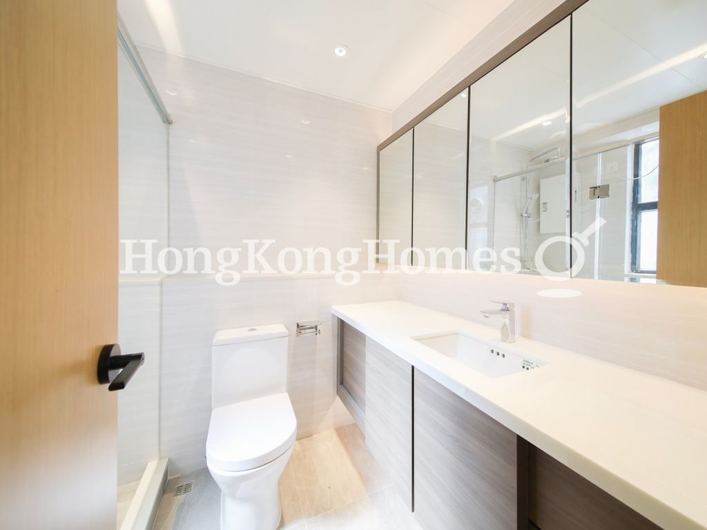Master Bathroom — Shouson Garden, Shouson Hill