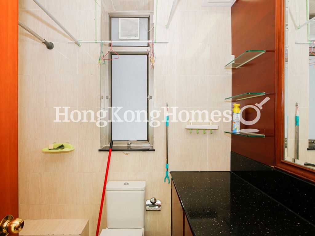 Guest Bathroom — Sorrento Tower - 1, Tsim Sha Tsui