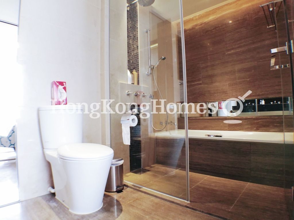 Master Bathroom — The Summa - Tower 1, Mid-levels West