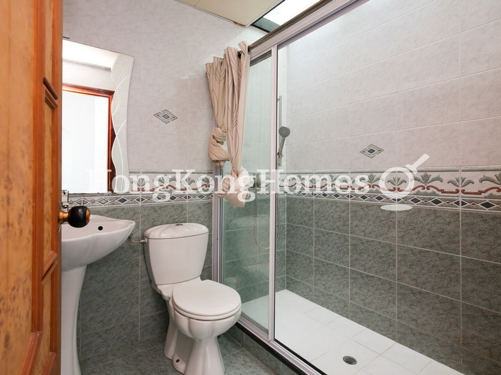 Guest Bathroom — Solemar Villas, Clear Water Bay