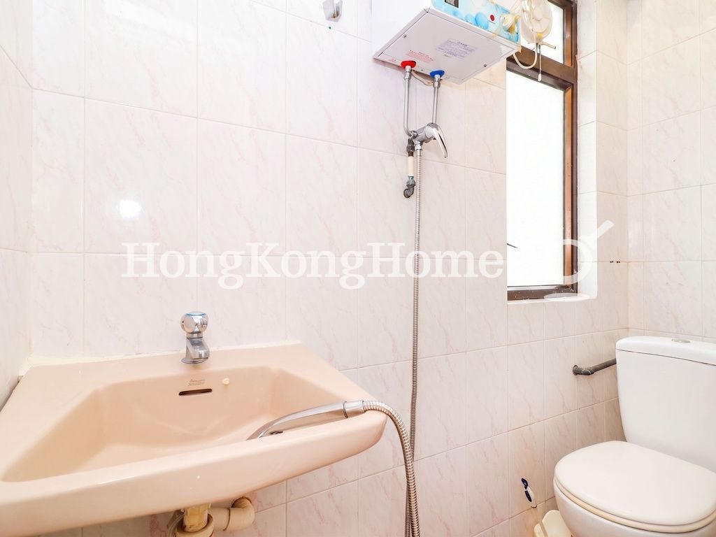 Maid's Washroom — Villa Monte Rosa - Block D, Mid-levels East