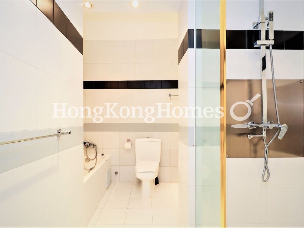Master Bathroom — Villa Monte Rosa - Block D, Mid-levels East