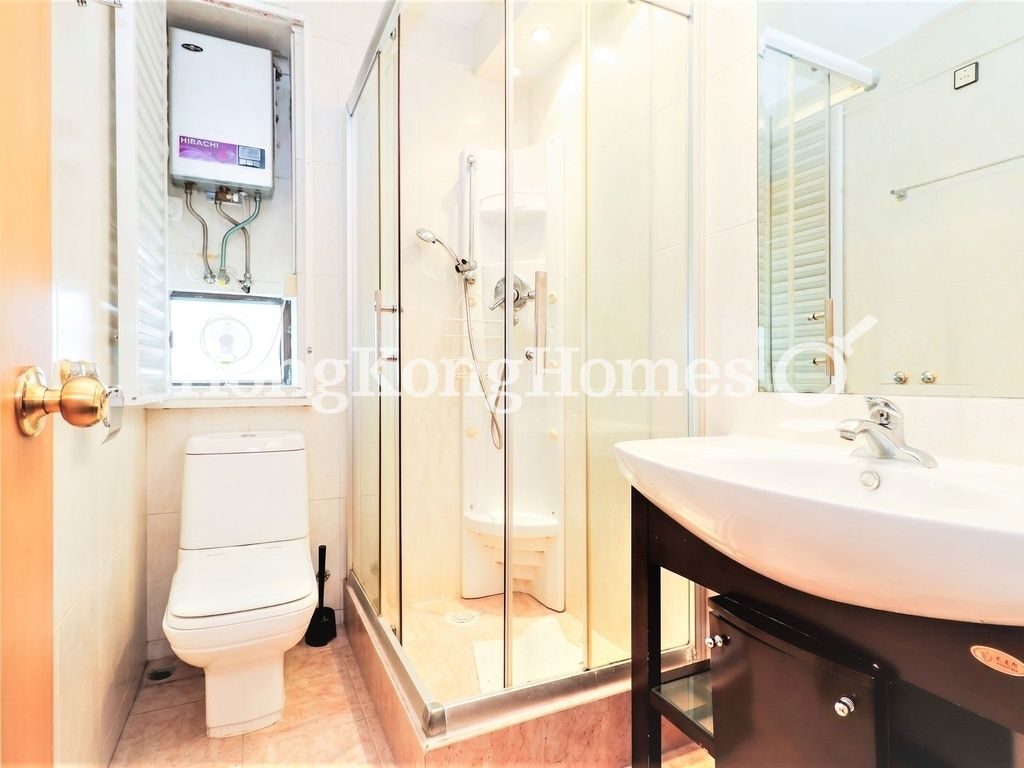 Guest Bathroom — Villa Monte Rosa - Block D, Mid-levels East