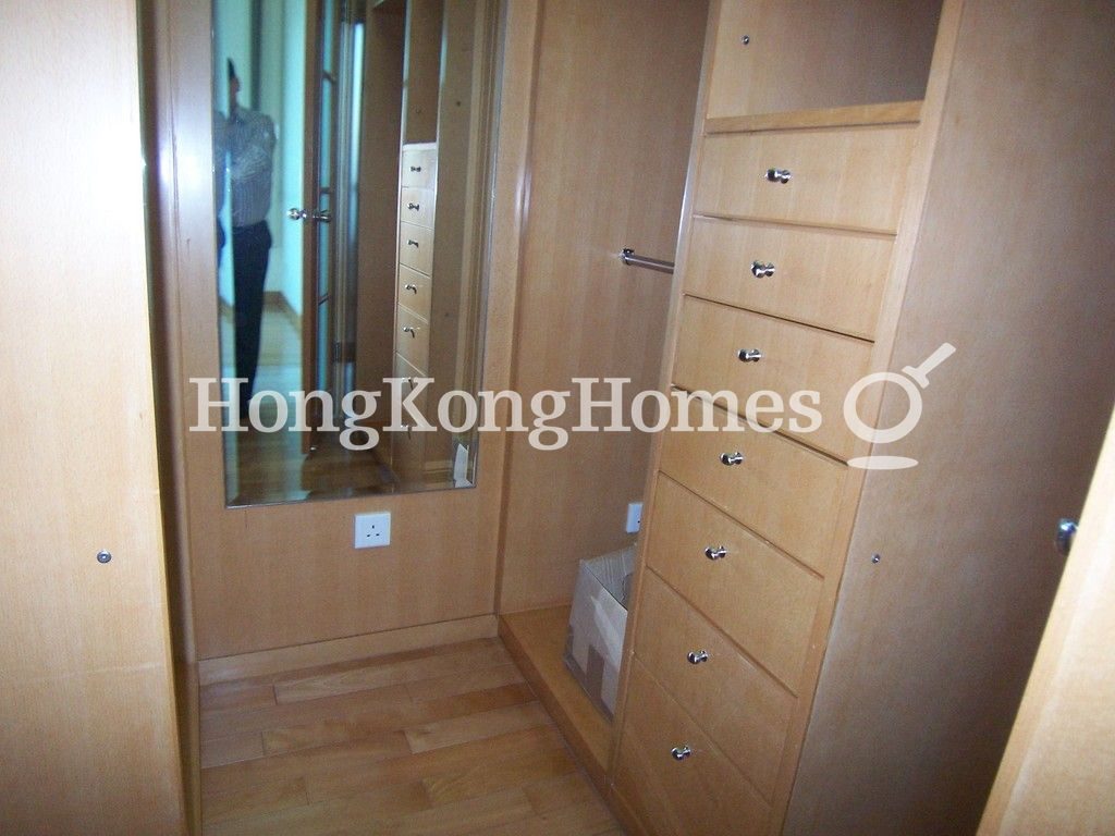 Built-in Wardrobe in Master Bedroom — The Colonnade, Tai Hang
