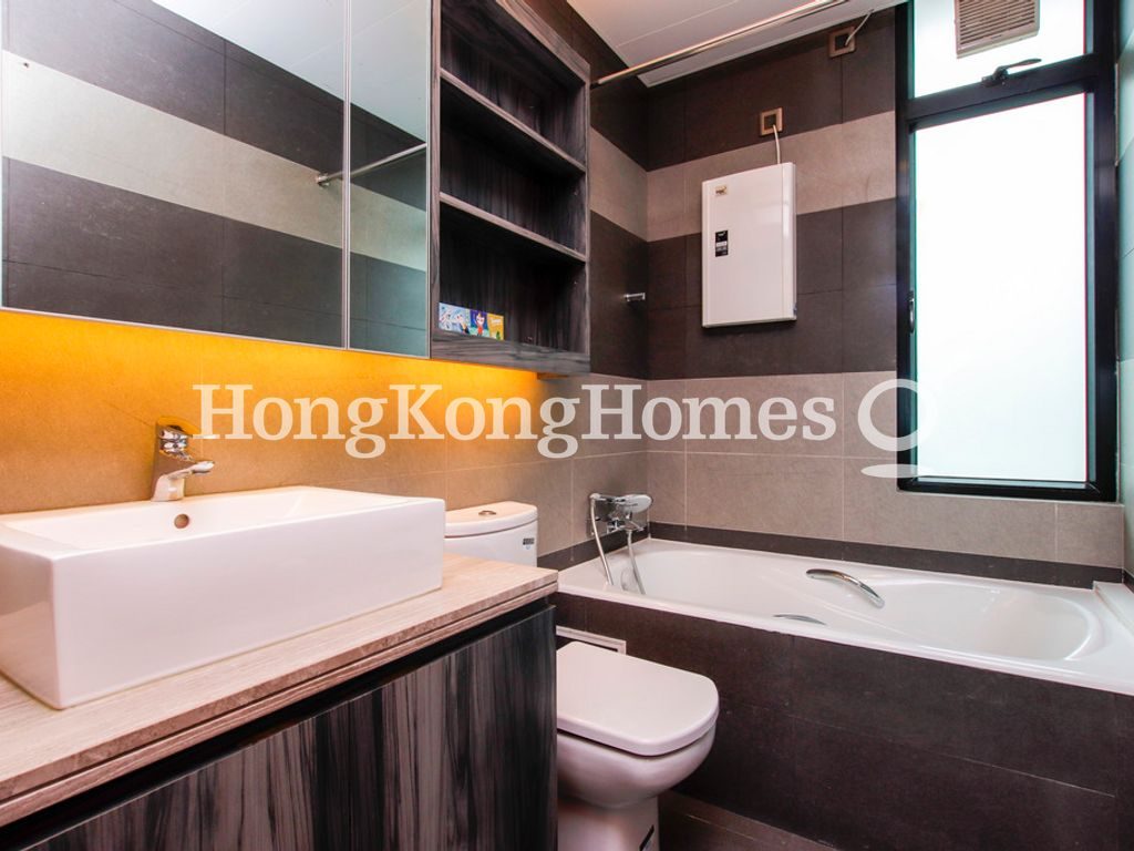 Guest Bathroom — Repulse Bay Road, 37 - Block 02, Repulse Bay