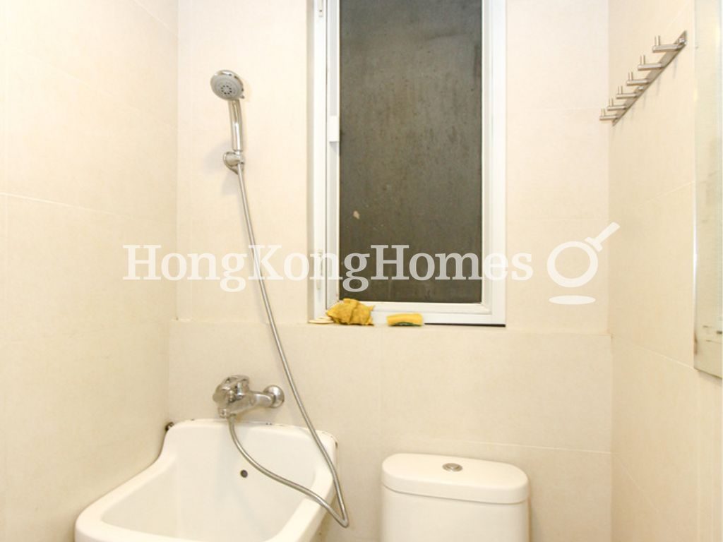 Maid's Bathroom — Hong Kong Parkview - Tower 04, Repulse Bay