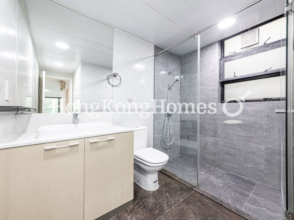 Guest Bathroom — Regent Palisades - Block 03, Pokfulam
