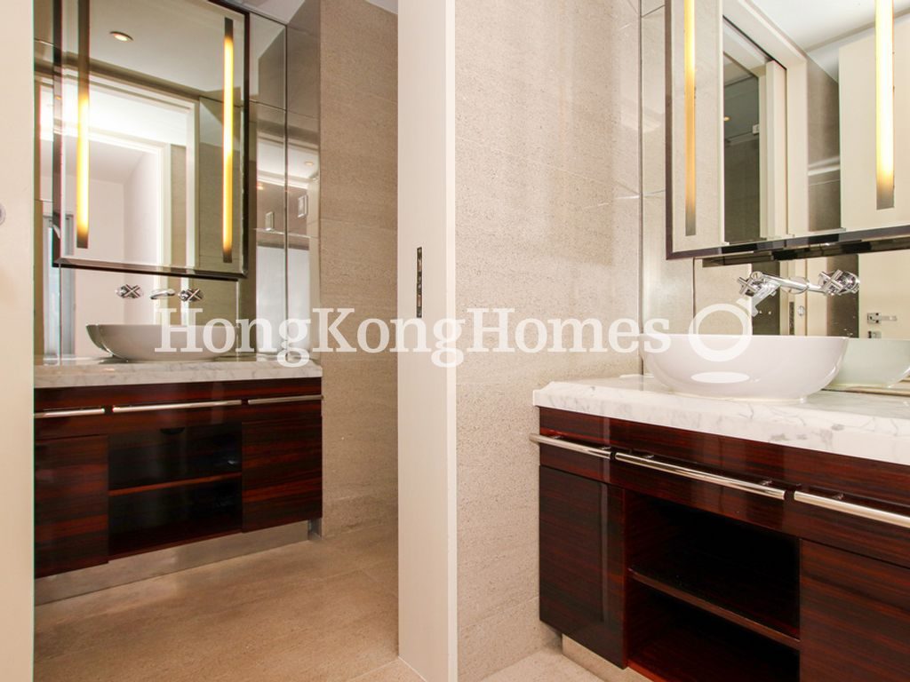 Guest Bathroom — Seymour, Mid-levels West