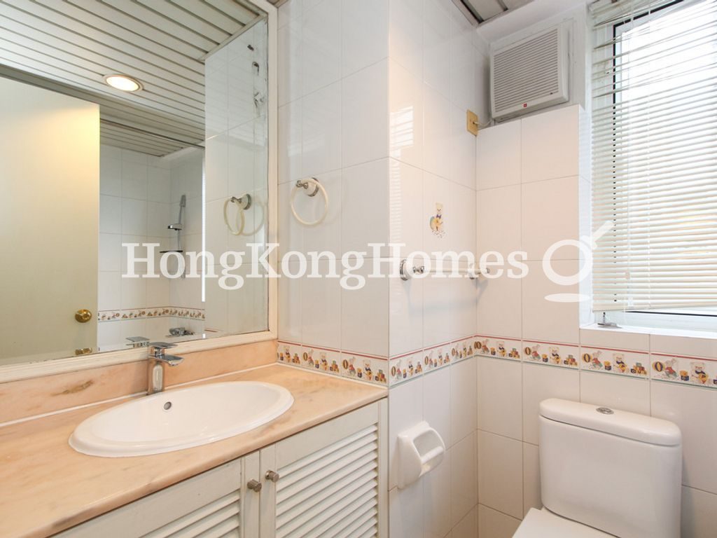 Guest Bathroom — Silvercrest, Mid-levels Central