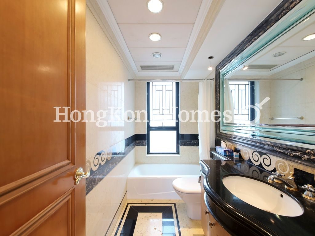 Master Bathroom — The Leighton Hill - Block 01, Happy Valley