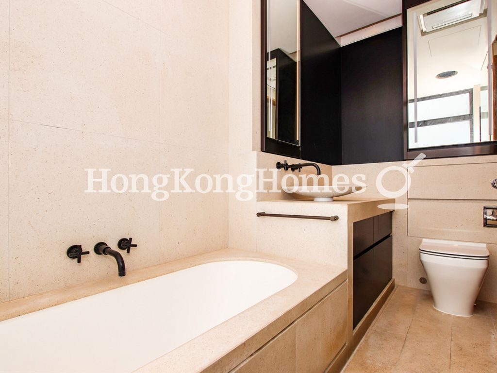 Master Bathroom — The Pavilia Hill, North Point