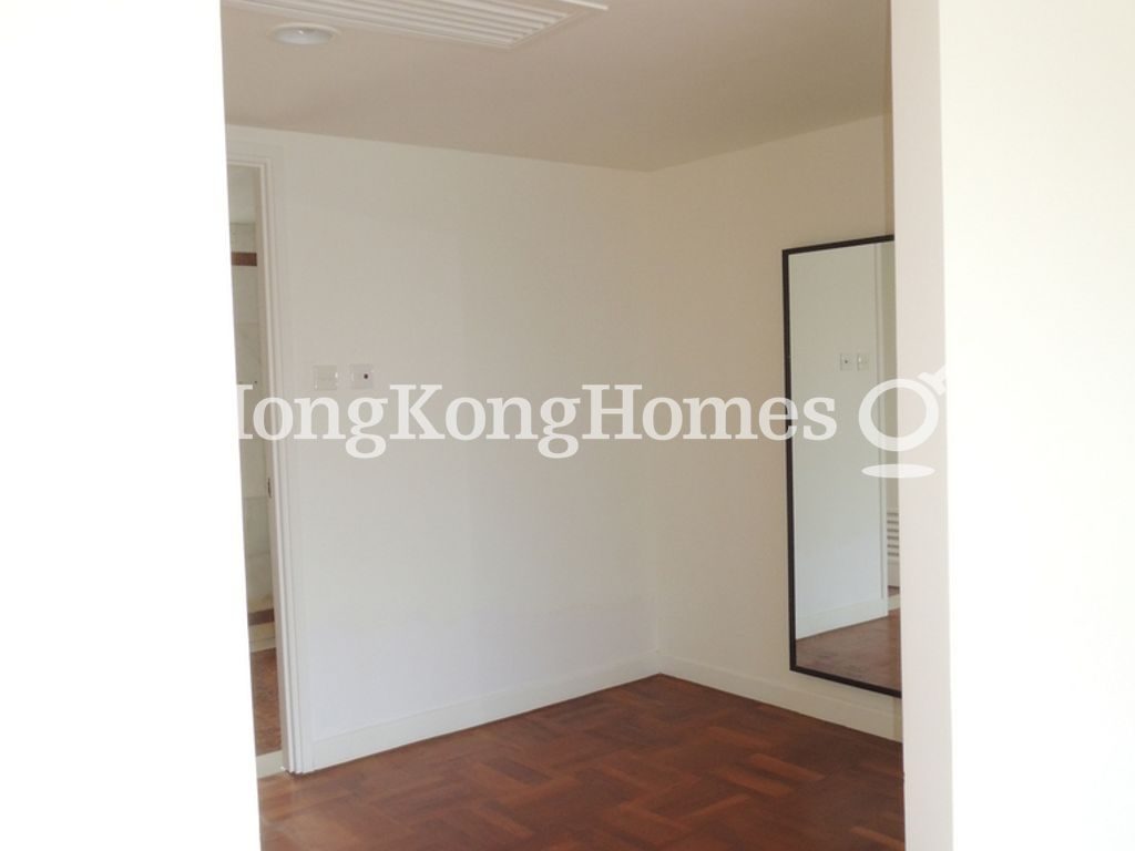 Dressing Area in Master Bedroom — The Redhill Peninsula - Block 01, Tai Tam