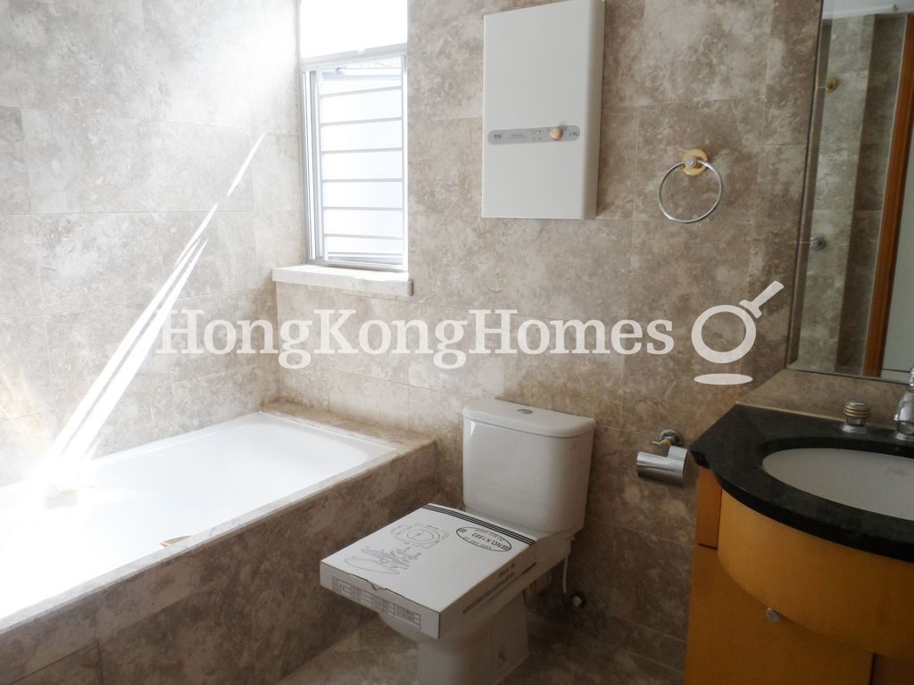 Guest Bathroom — The Waterfront - Block 01, Tsim Sha Tsui