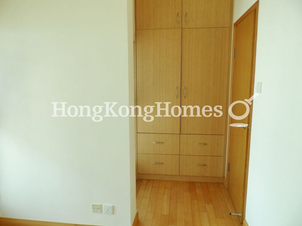 Built-in Wardrobe in Second Bedroom — The Waterfront - Block 01, Tsim Sha Tsui