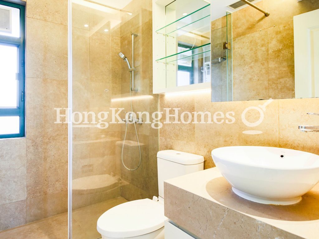 Guest Bathroom — Hillsborough Court - Block 01, Mid-levels Central