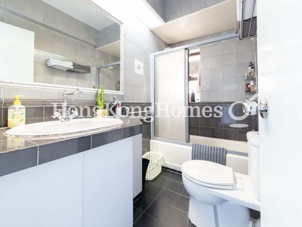Guest Bathroom — Sea Cliff Mansions - Block 19A-B, Repulse Bay