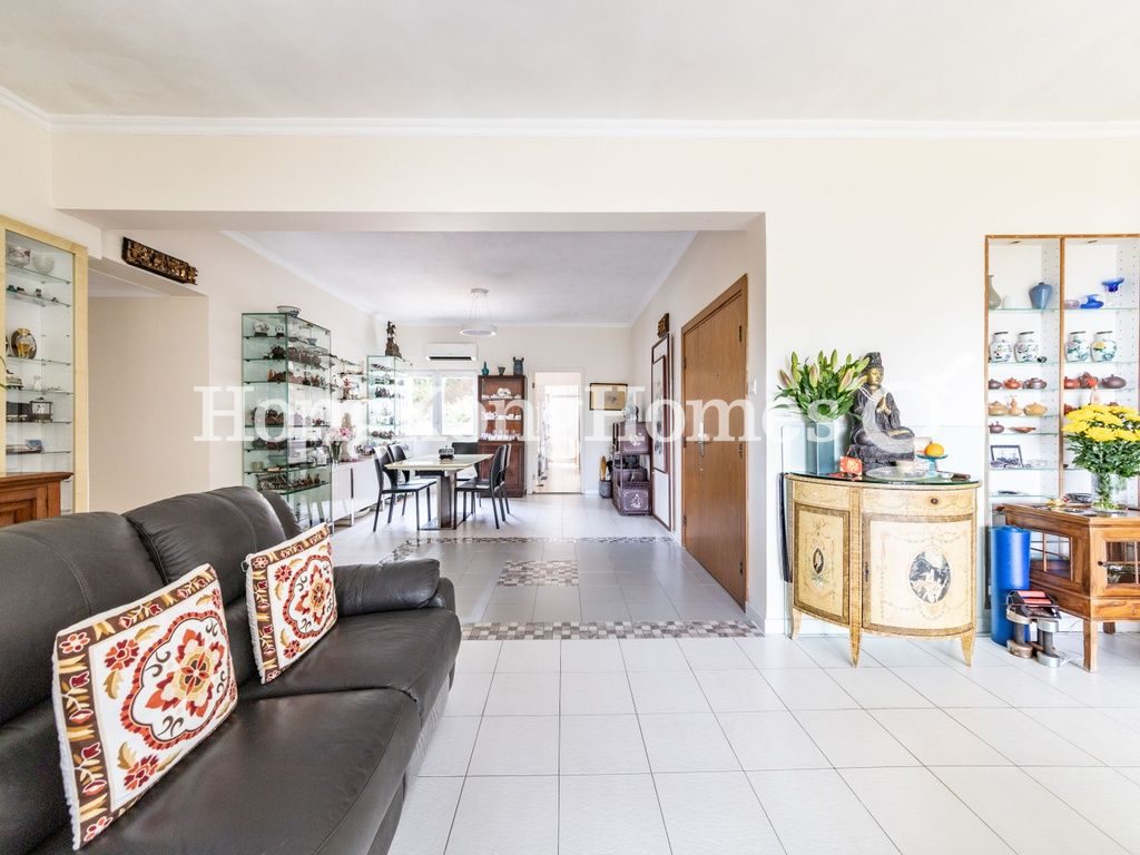 Living and Dining Room — Sea Cliff Mansions - Block 19A-B, Repulse Bay