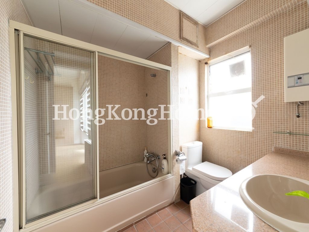 Master Bathroom — Sea Cliff Mansions - Block 19A-B, Repulse Bay
