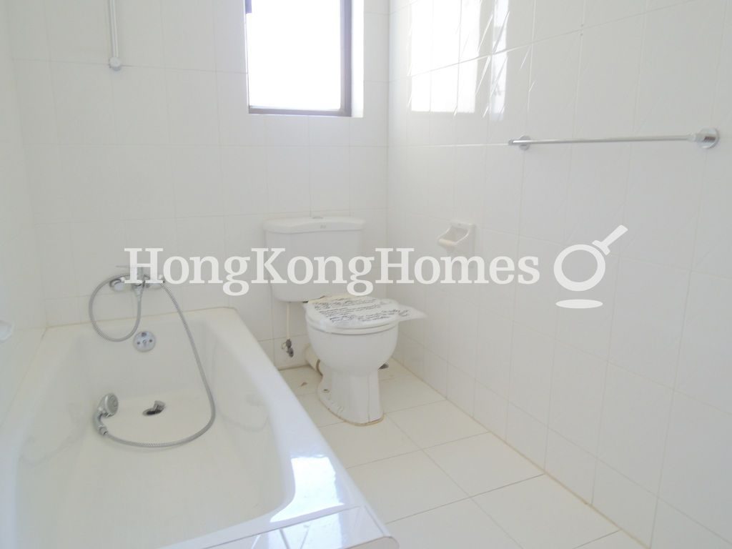 Guest Bathroom — Twin Bay, Chung Hom Kok
