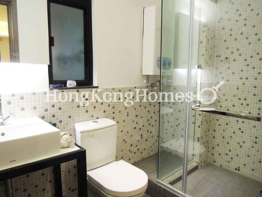 Guest Bathroom — Shung Ming Court, Happy Valley