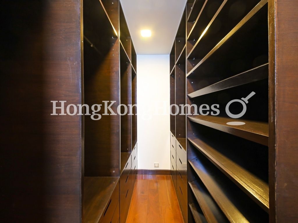 Walk-in Closet in Master Bedroom — Cape Mansions - Block A, Pokfulam