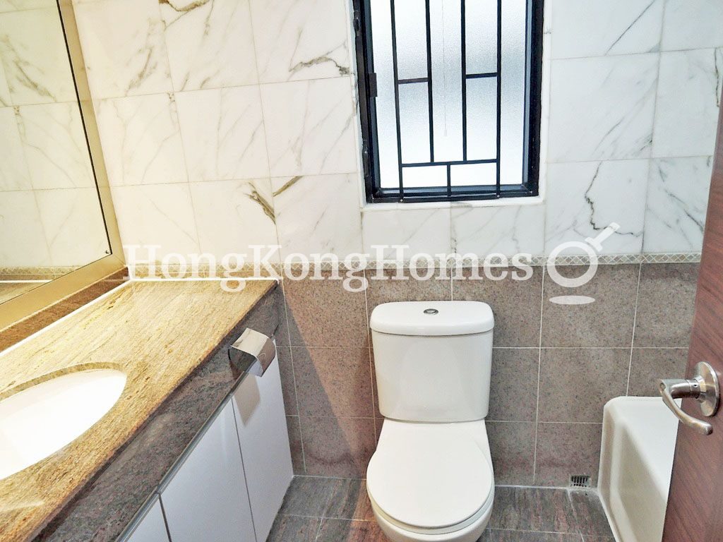 Master Bathroom — Clovelly Court - Block 02, Mid-levels Central