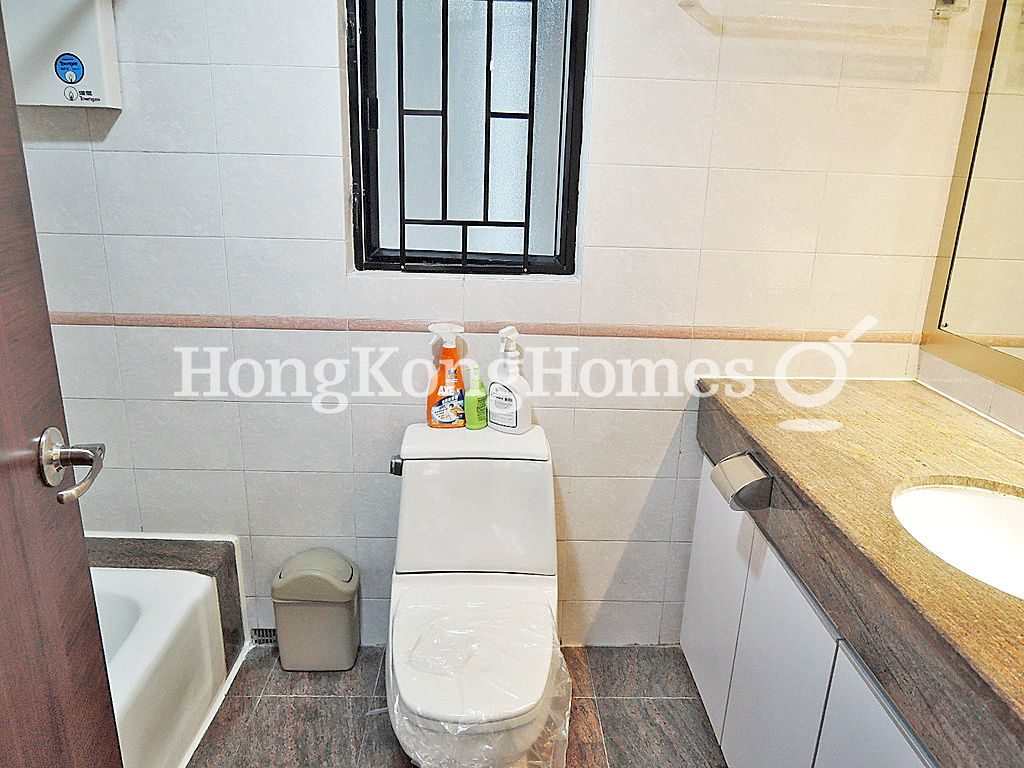 Guest Bathroom — Clovelly Court - Block 02, Mid-levels Central